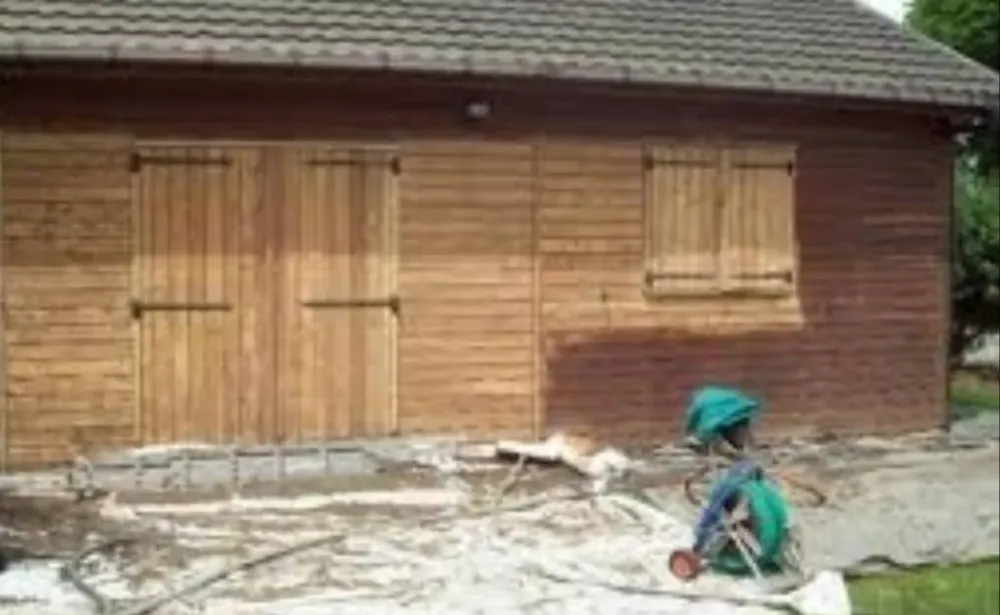 Rénovation mûr cabane en boiwebp